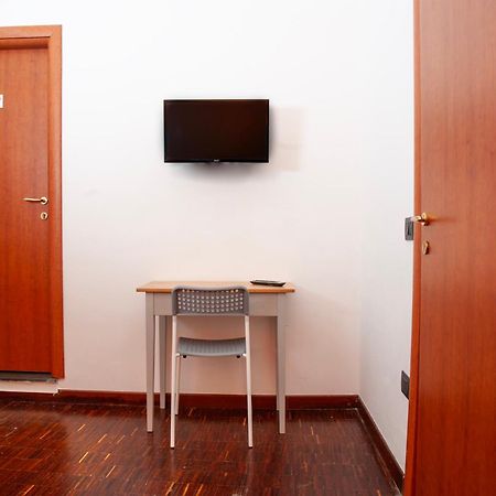 Palazzo Carafa Della Spina Room And Apartment Napoli Bagian luar foto