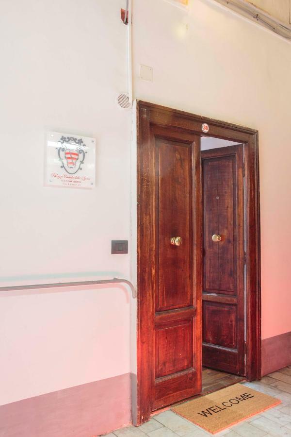 Palazzo Carafa Della Spina Room And Apartment Napoli Bagian luar foto
